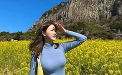 胸前的大兔子蹦了出来视频